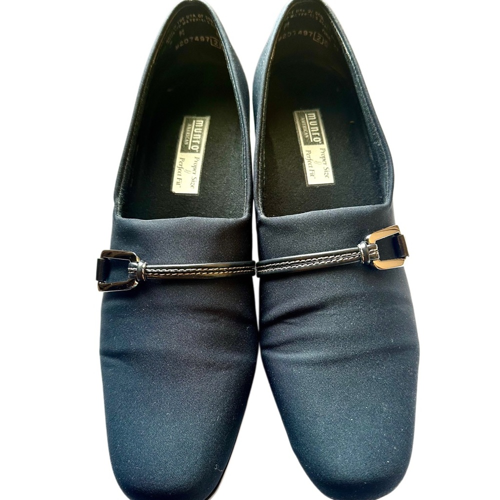 Munro Cindi Navy Stretch Fabric Heeled Loafers – Size 7M